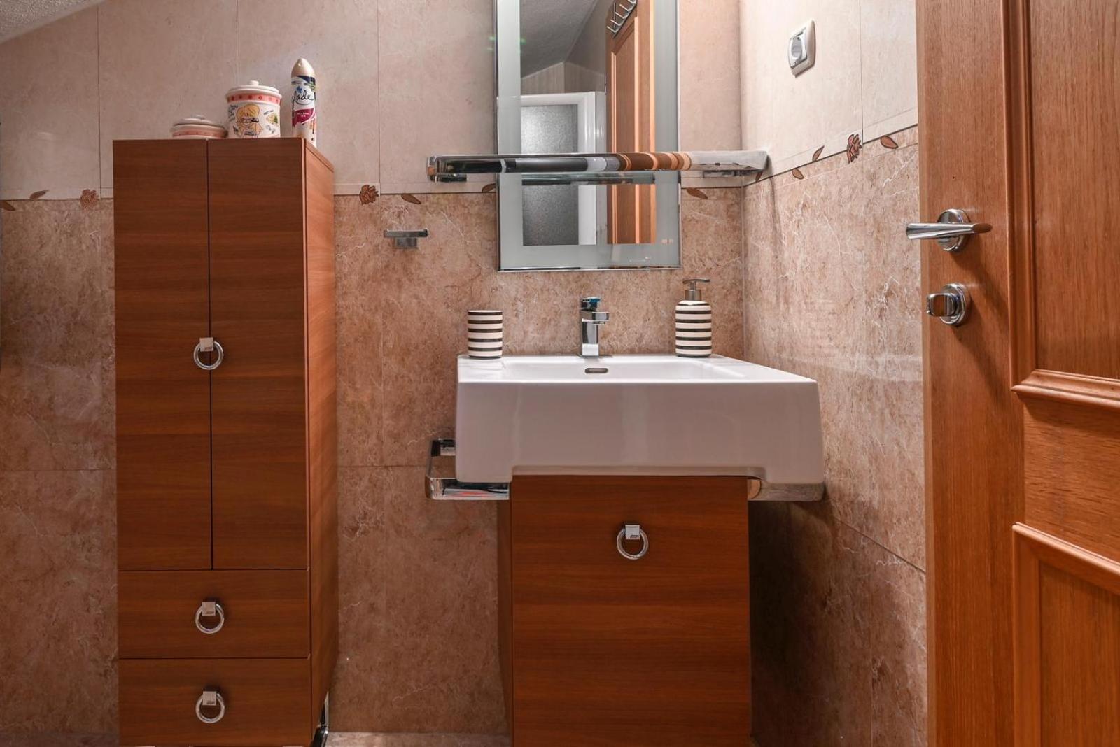 HEDKO Apartment