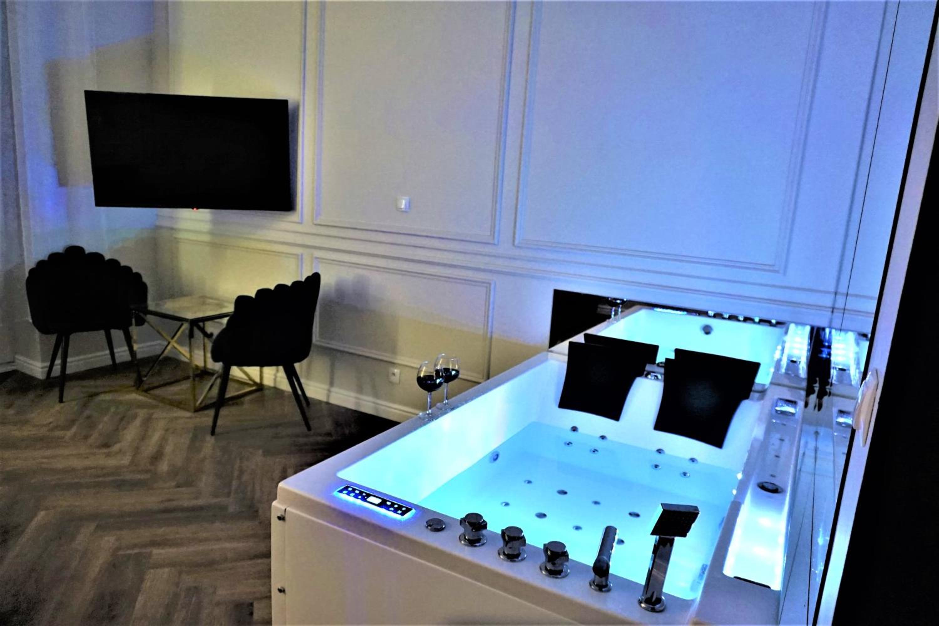 Luxury Jacuzzi Apartment