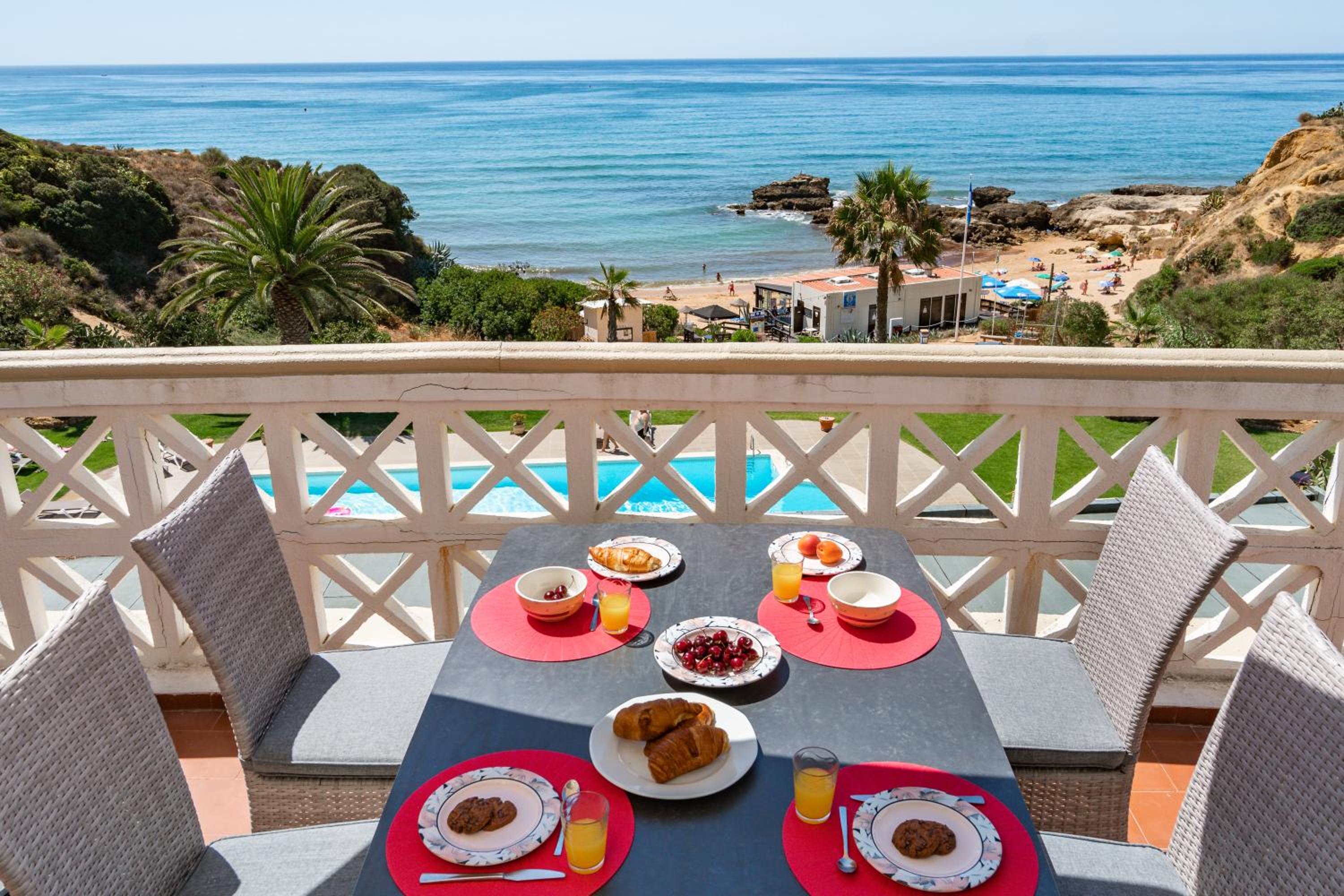 Aveiros by the Sea by Intiholidays
