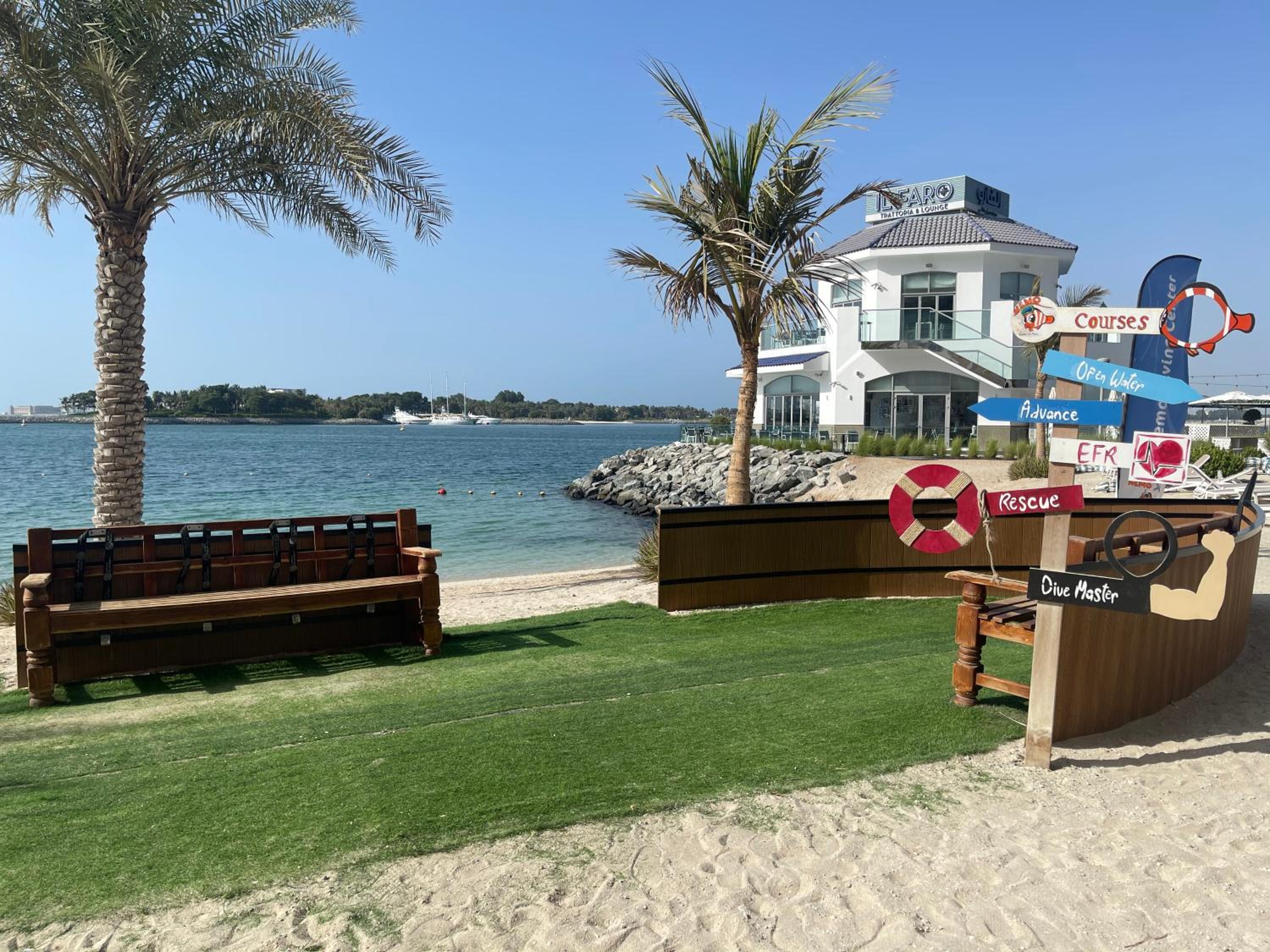 Luxury, Spacious, Beachfront, 3BD Apartment with private beach access!