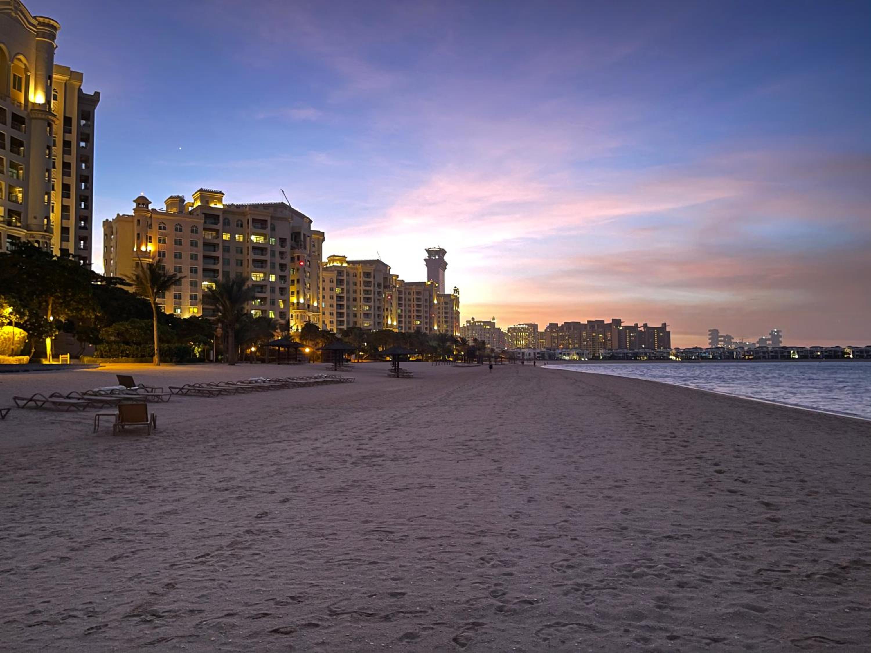 Luxury, Spacious, Beachfront, 3BD Apartment with private beach access!