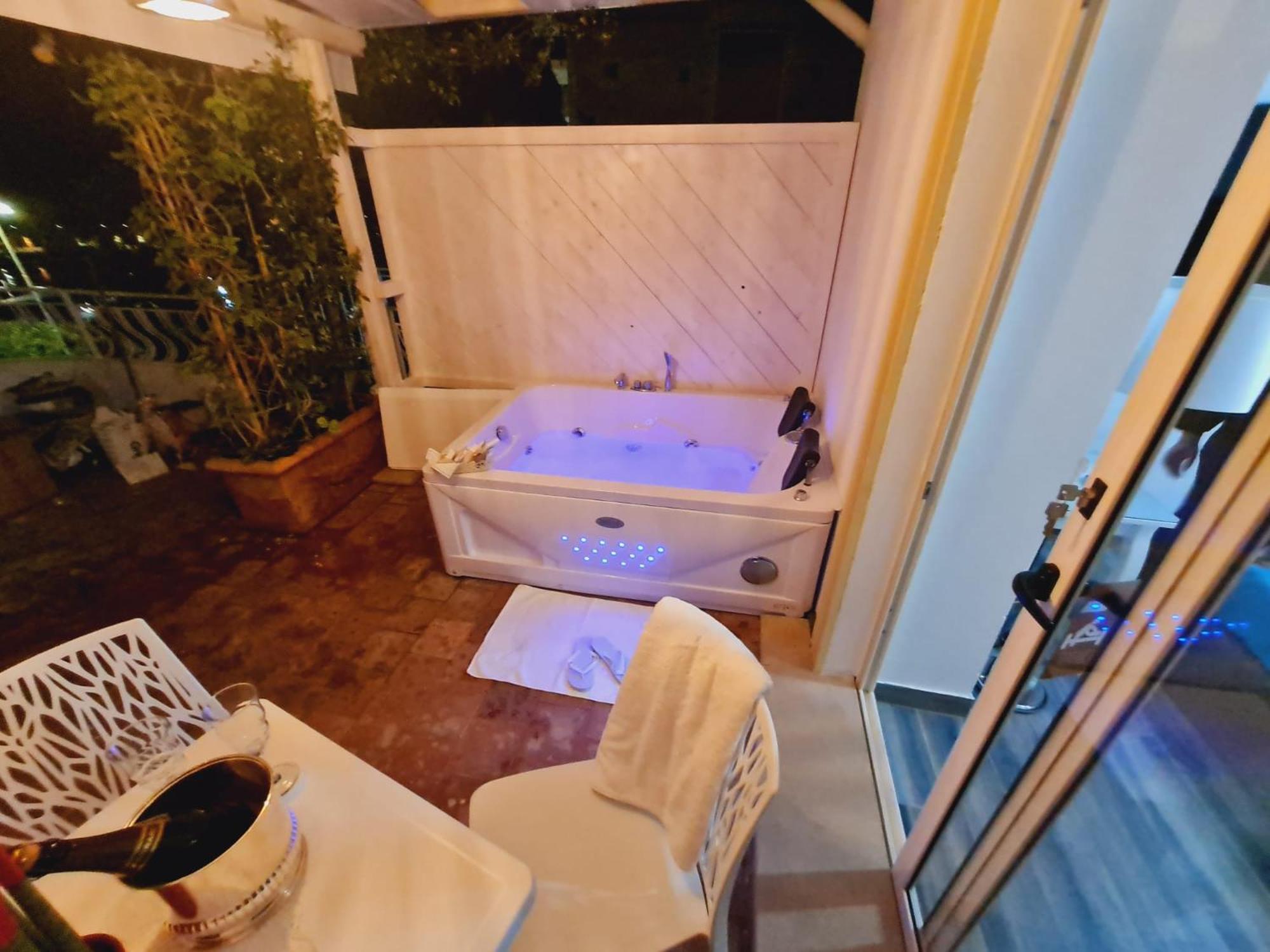 luxury B&B SUITE JACUZZI VILLA FILOMENA