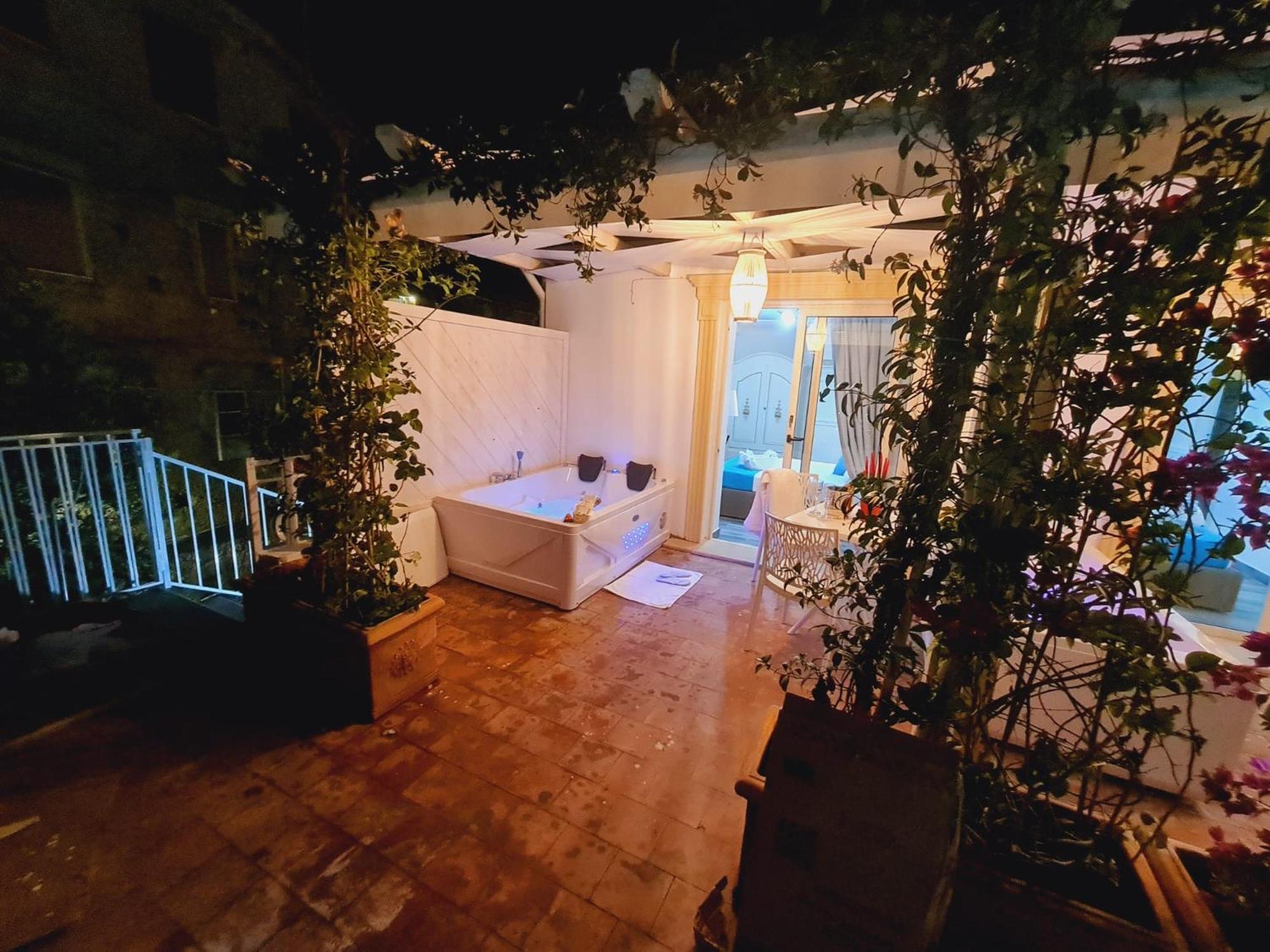 luxury B&B SUITE JACUZZI VILLA FILOMENA
