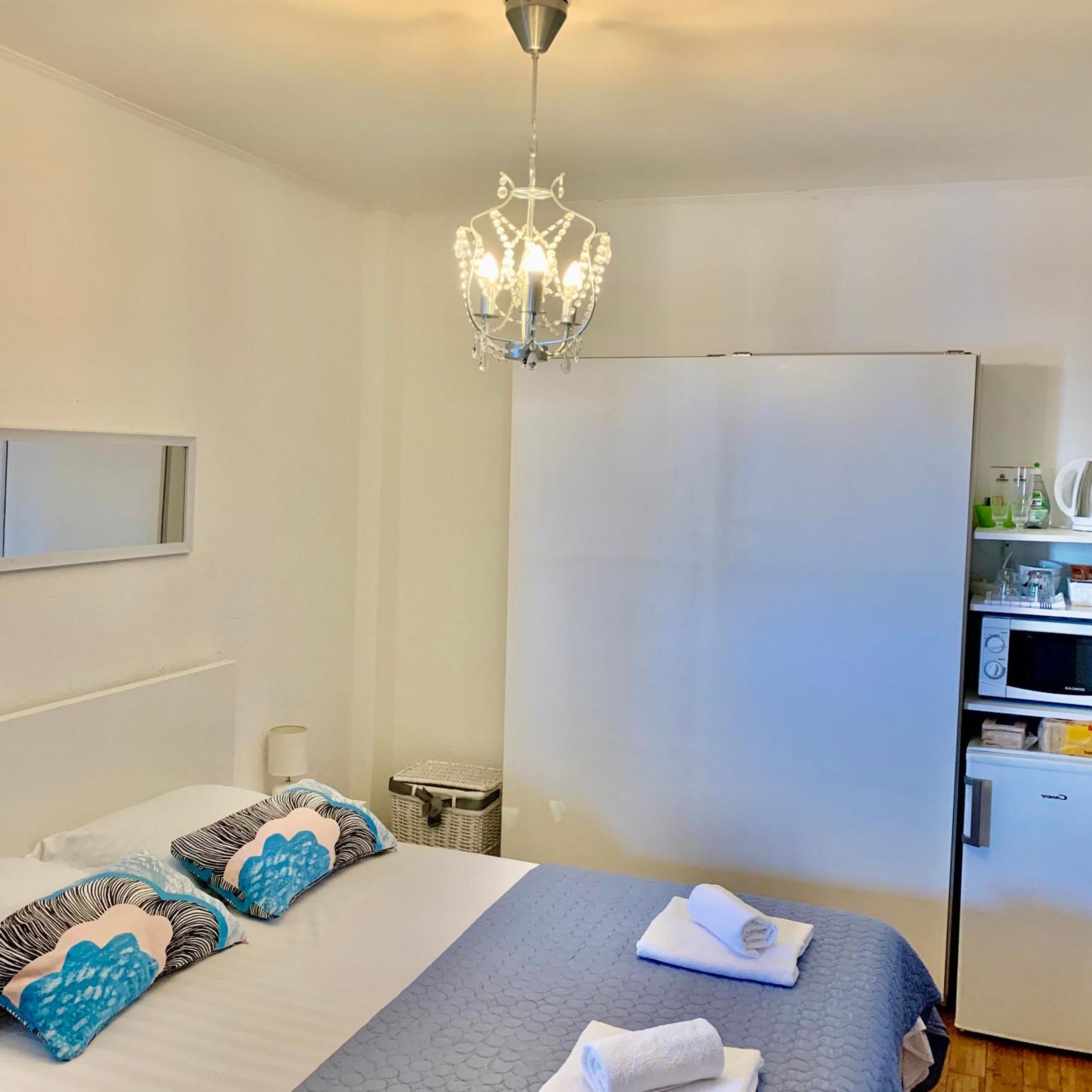 Apartment and room Sveti Jakov