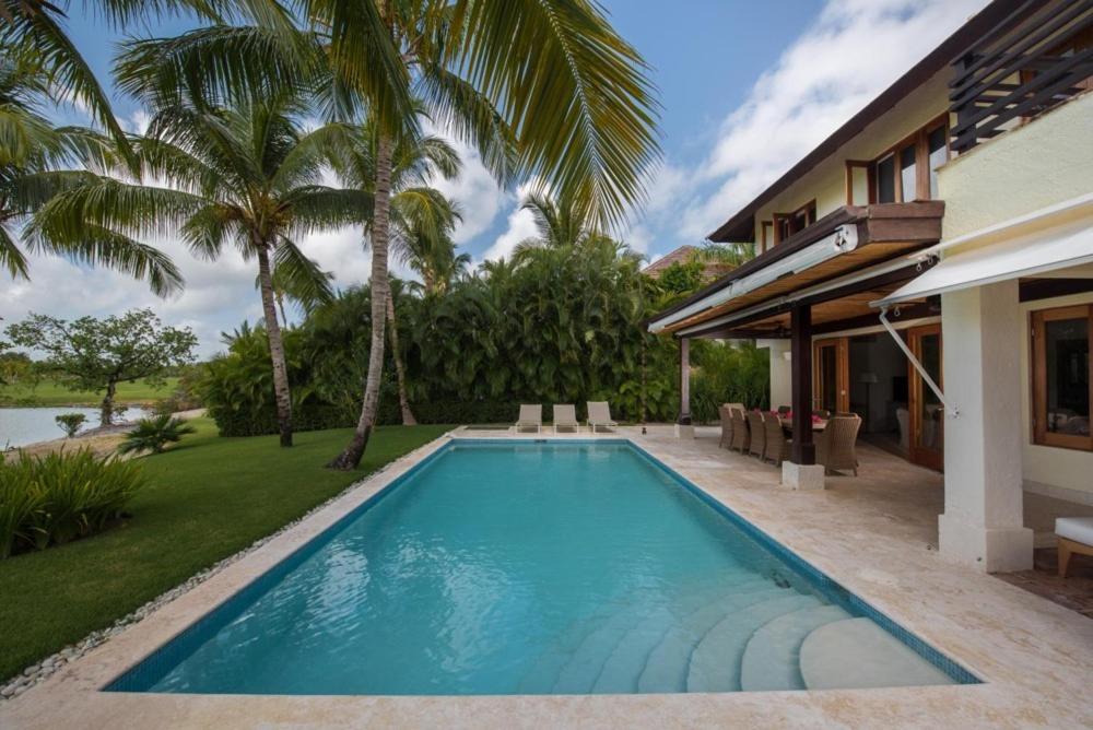 Lake front villa with open design in luxury resort view 2