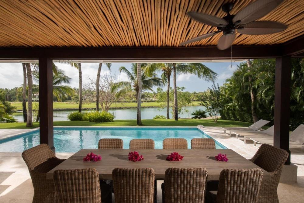 Lake front villa with open design in luxury resort