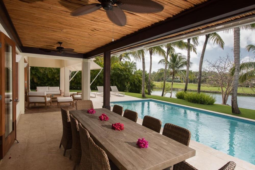 Lake front villa with open design in luxury resort