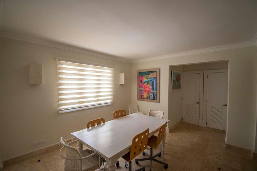 Luxury golf-front villa with golf cart, close to the beach in exclusive resort