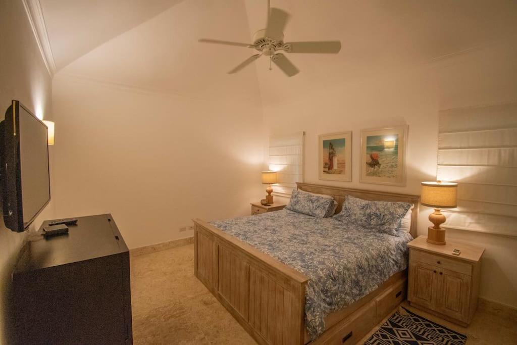 Luxury golf-front villa with golf cart, close to the beach in exclusive resort