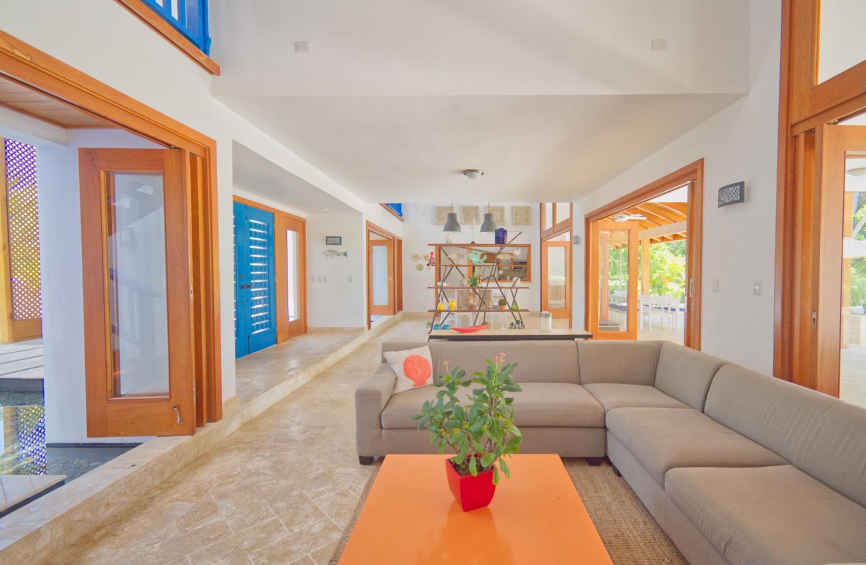 Amazing 4-bedroom tropical villa with private pool and golf course view at luxury resort