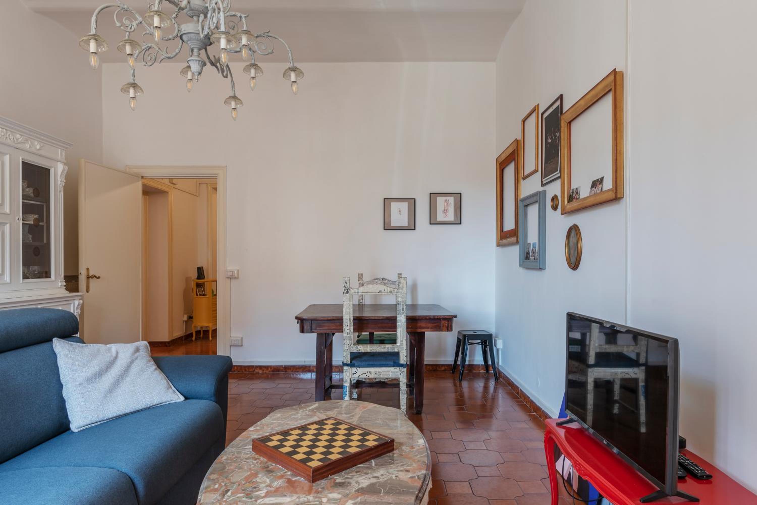 Santa Maria Maggiore Roomy and Bright Flat