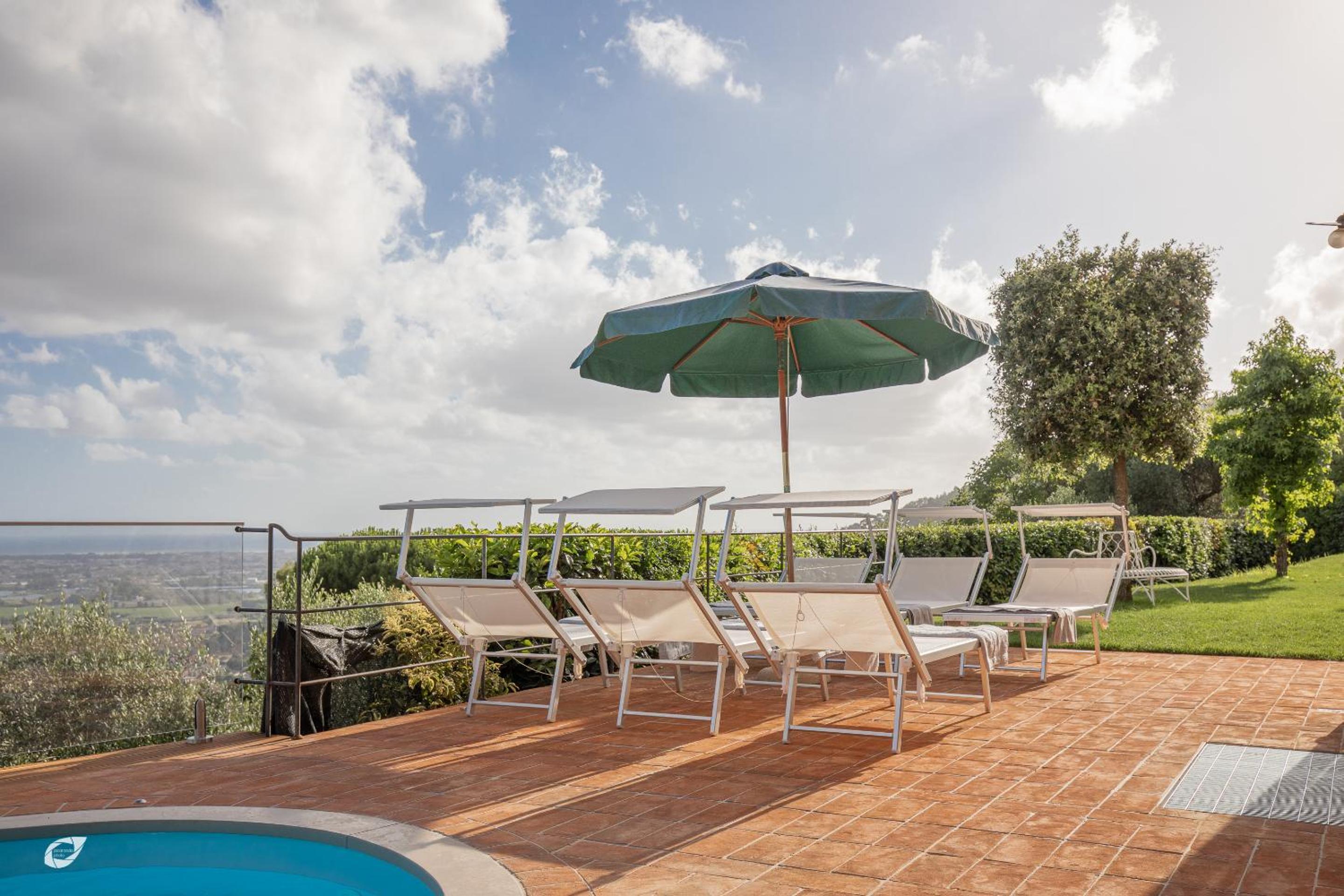 Villa Jasmine con vista mare e piscina