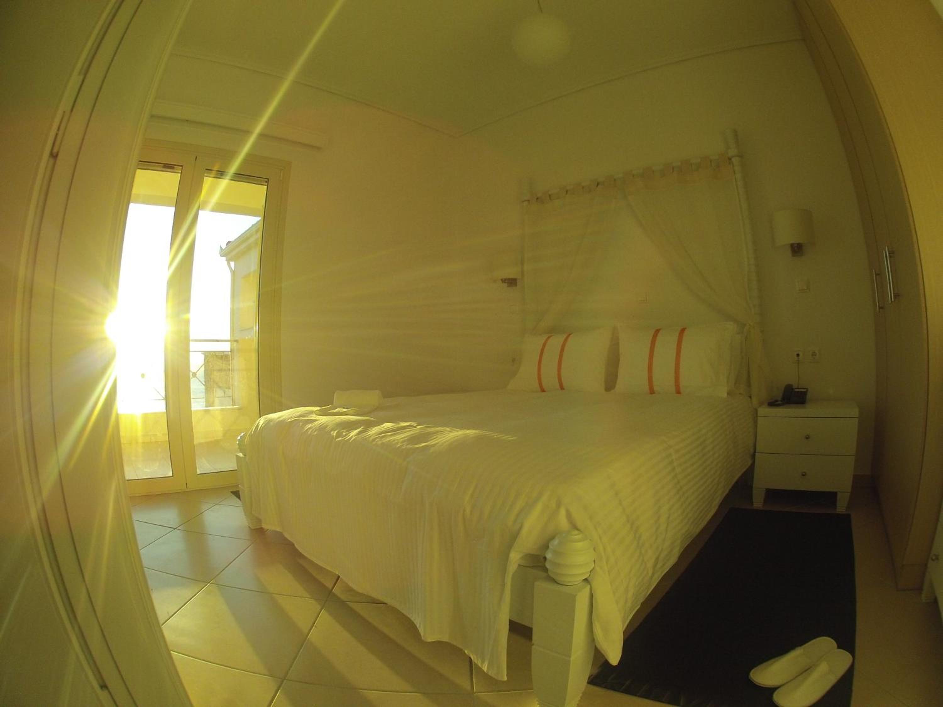 Thea Hotel - Studios & Suites