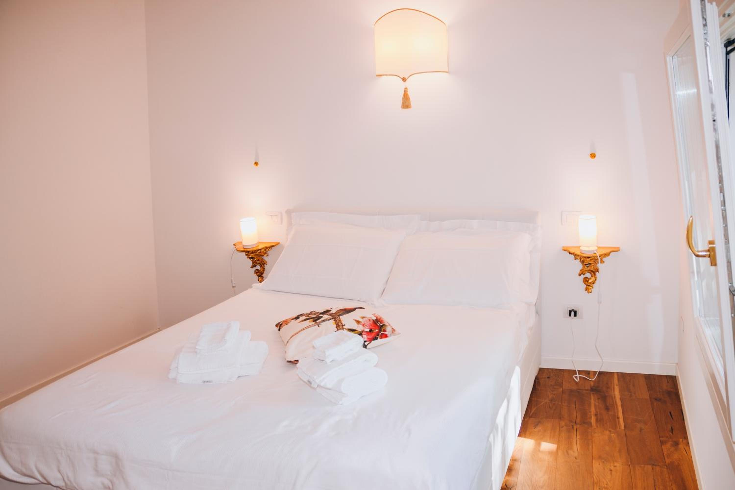 Guggenheim Luxury Suites By Bricola Apartments photo 5
