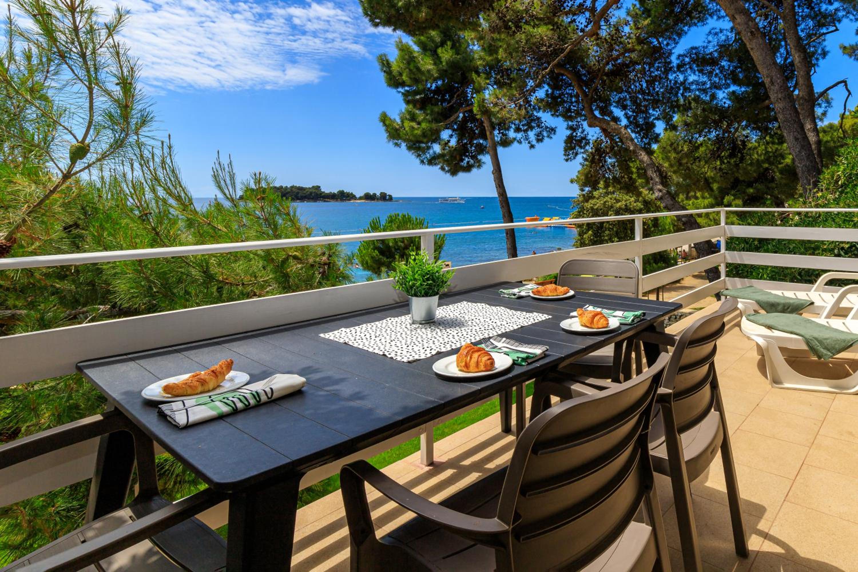 Al Mare Apartments