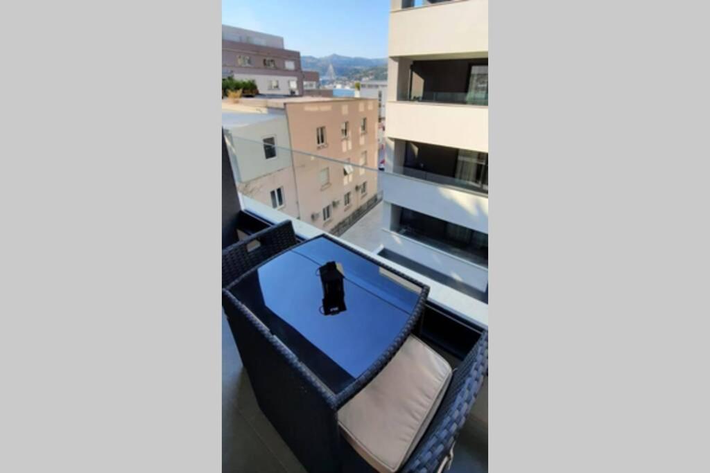 MARIA, Modern studio apartment with private parking