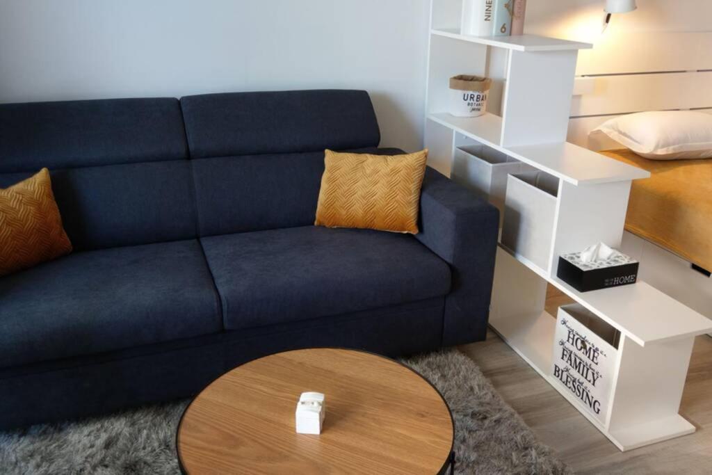 MARIA, Modern studio apartment with private parking