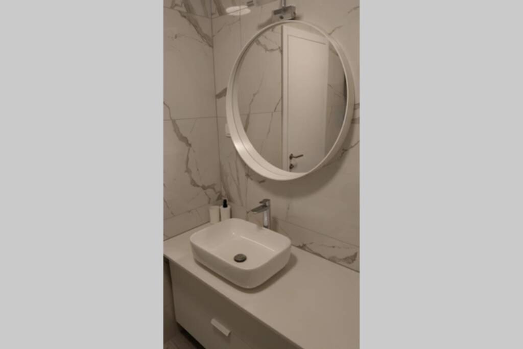 MARIA, Modern studio apartment with private parking