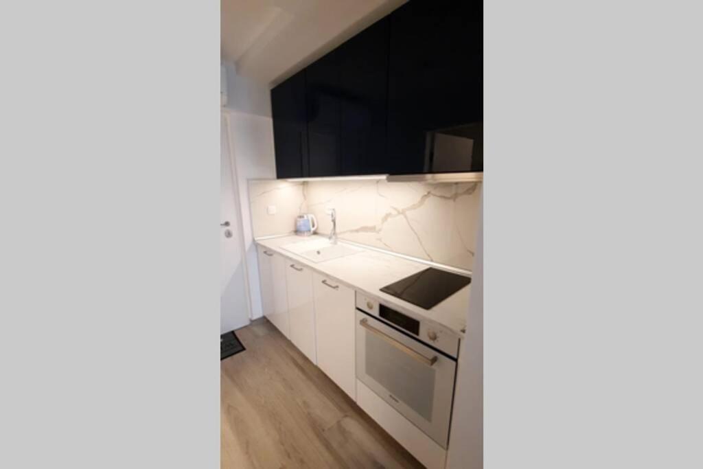 MARIA, Modern studio apartment with private parking