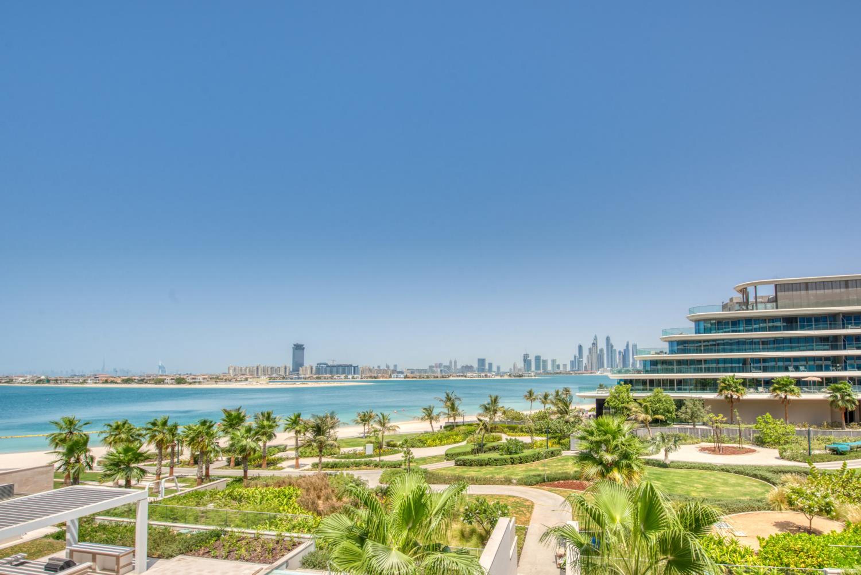 Palm Jumeirah Luxury Apartments by Propr