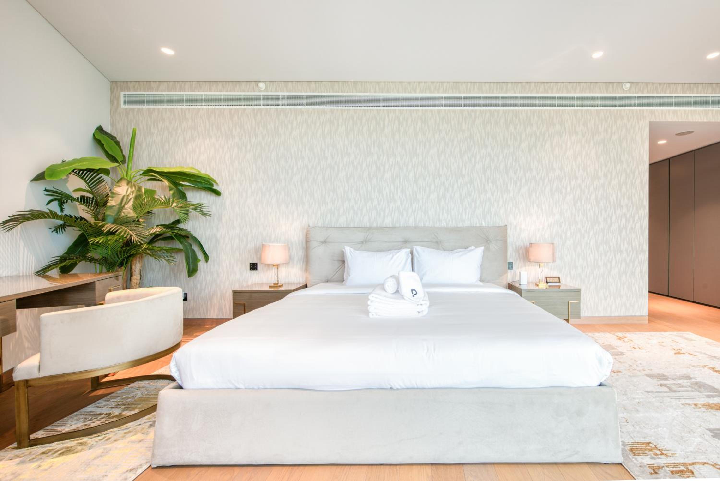 Palm Jumeirah Luxury Apartments by Propr
