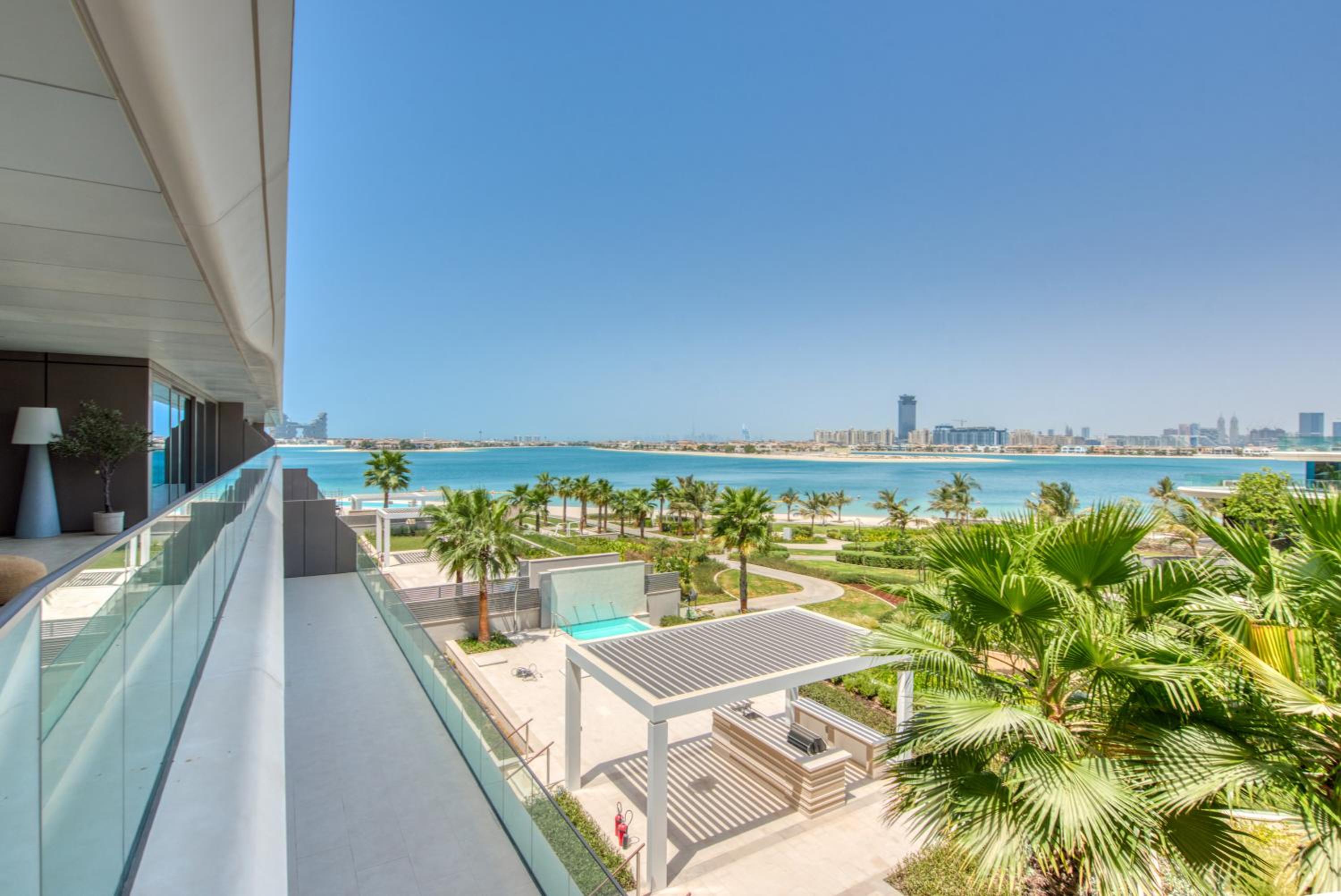 Palm Jumeirah Luxury Apartments by Propr