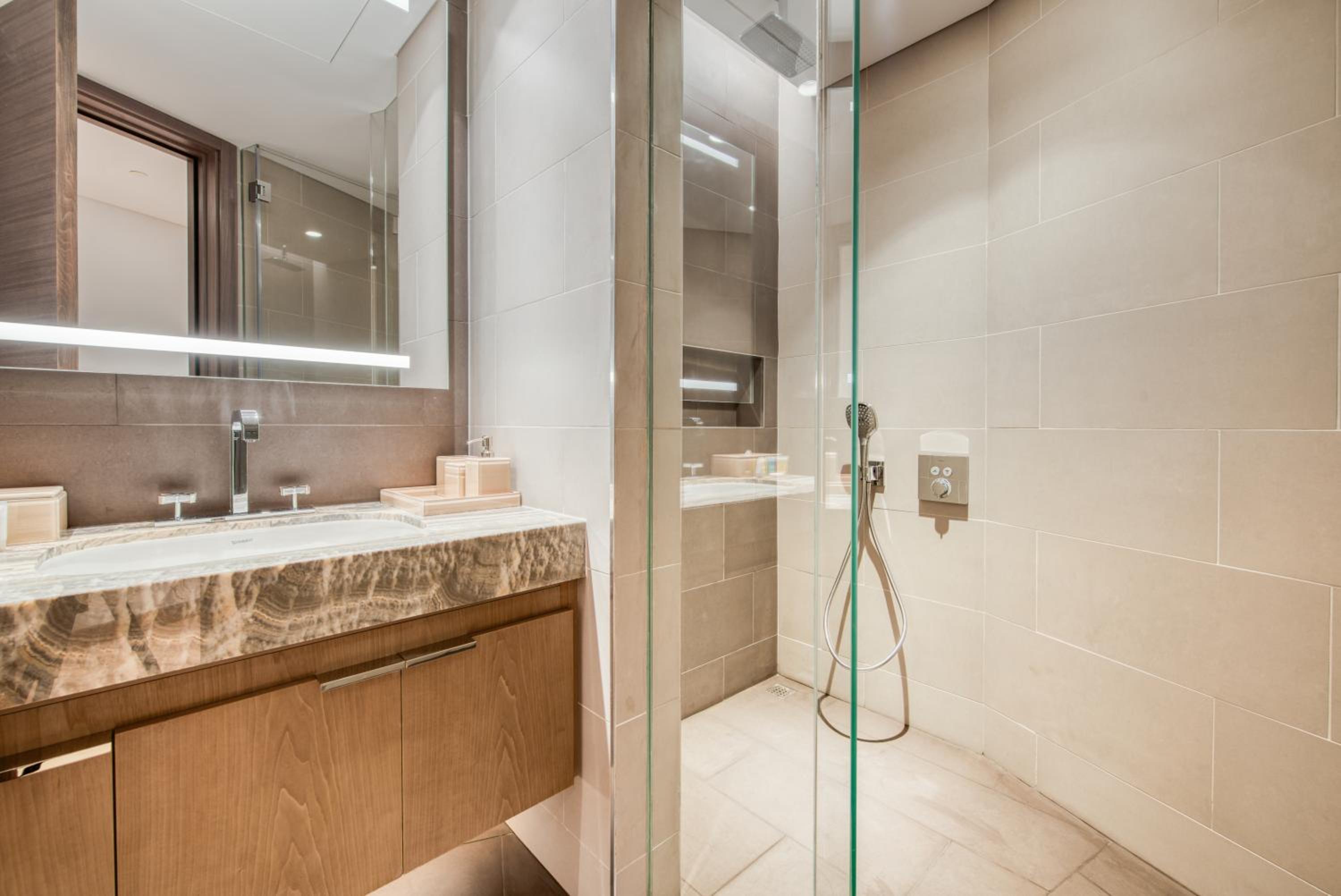 Palm Jumeirah Luxury Apartments by Propr