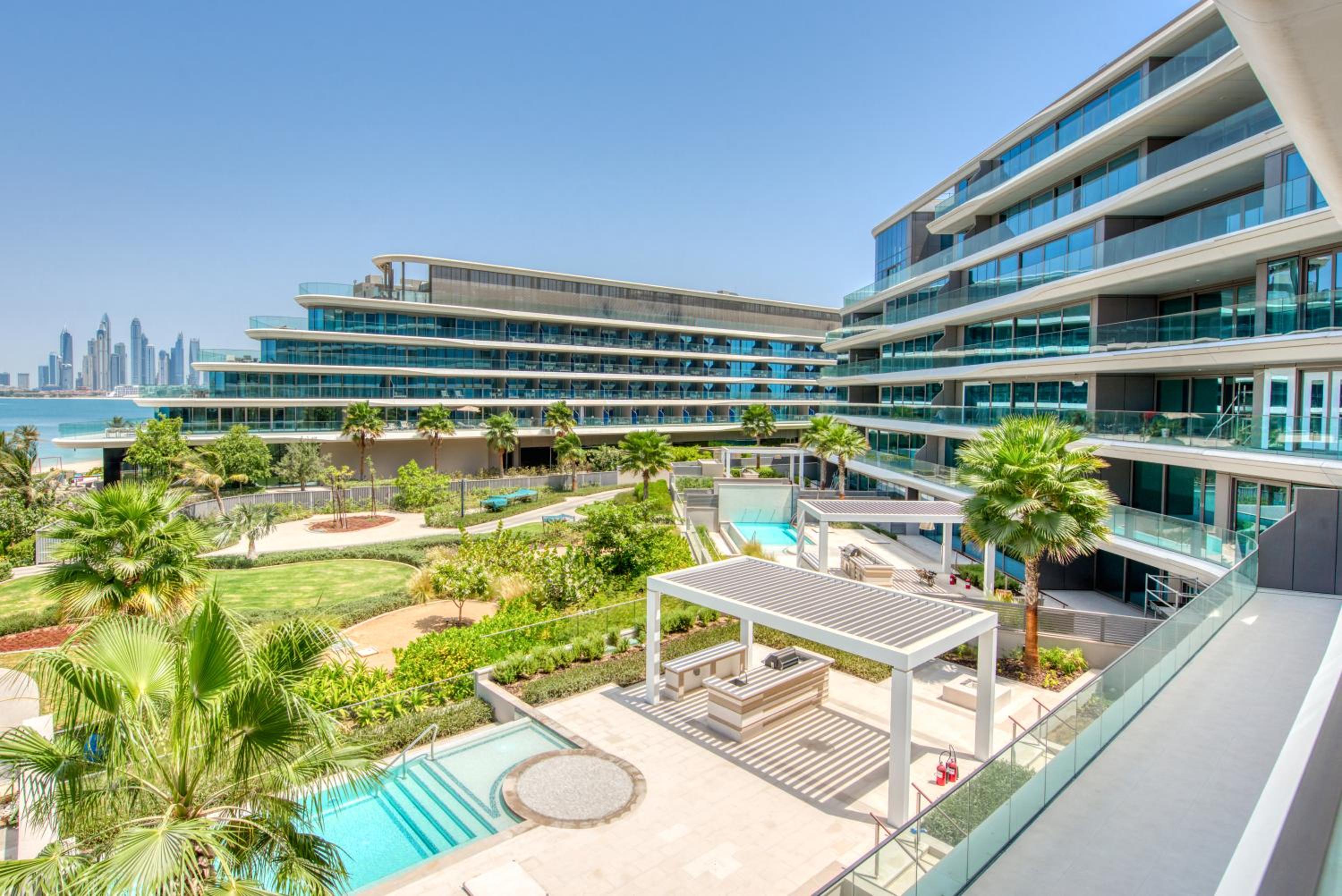 Palm Jumeirah Luxury Apartments by Propr
