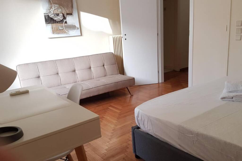 Blue Apartment - Athens Center, 4 BD, 2 BATH