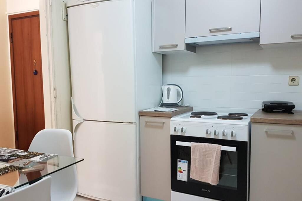 Blue Apartment - Athens Center, 4 BD, 2 BATH