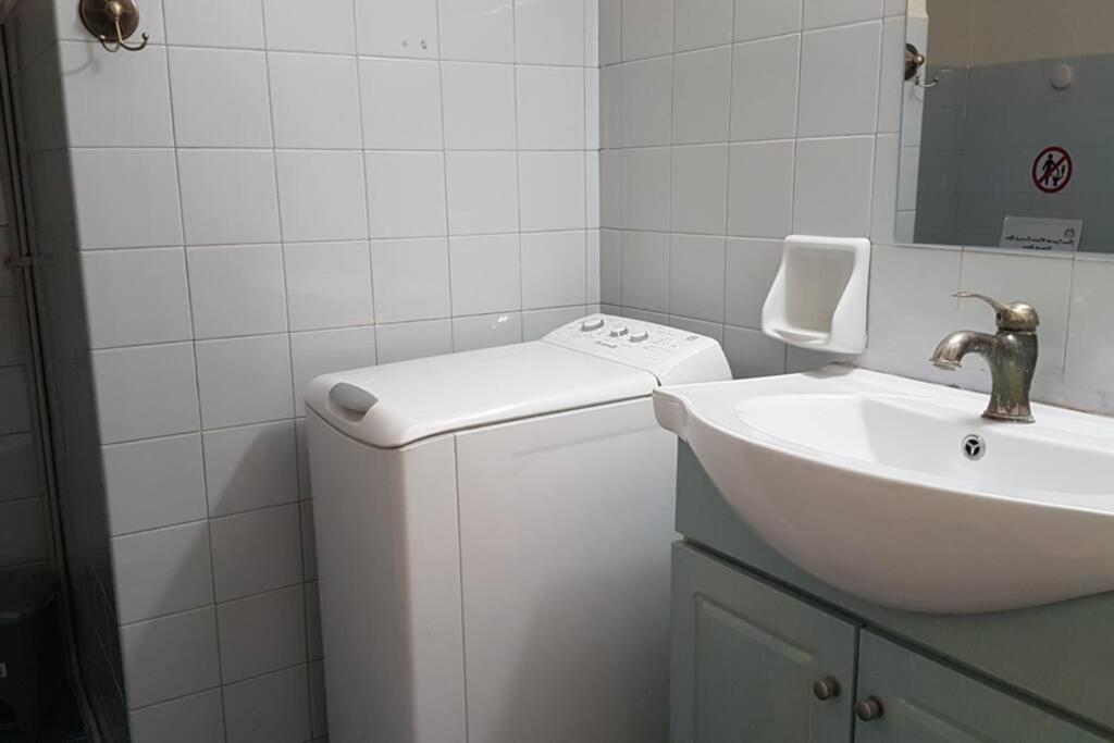 Blue Apartment - Athens Center, 4 BD, 2 BATH