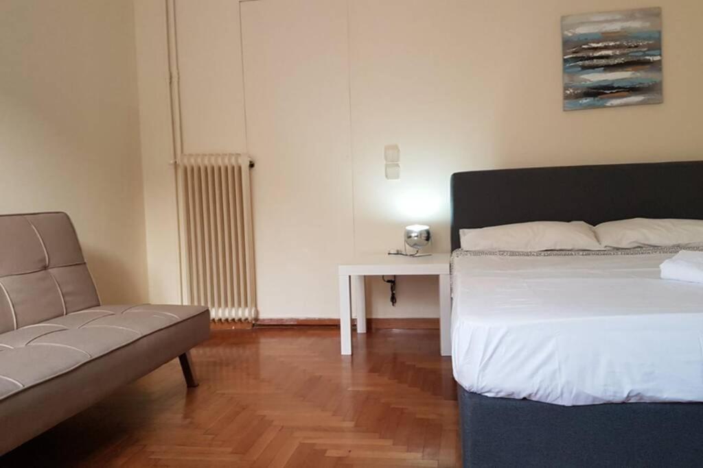 Blue Apartment - Athens Center, 4 BD, 2 BATH