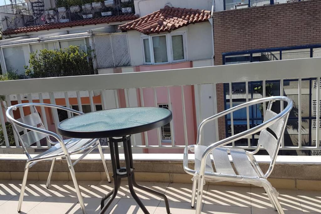 Blue Apartment - Athens Center, 4 BD, 2 BATH