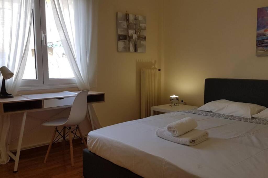 Blue Apartment - Athens Center, 4 BD, 2 BATH