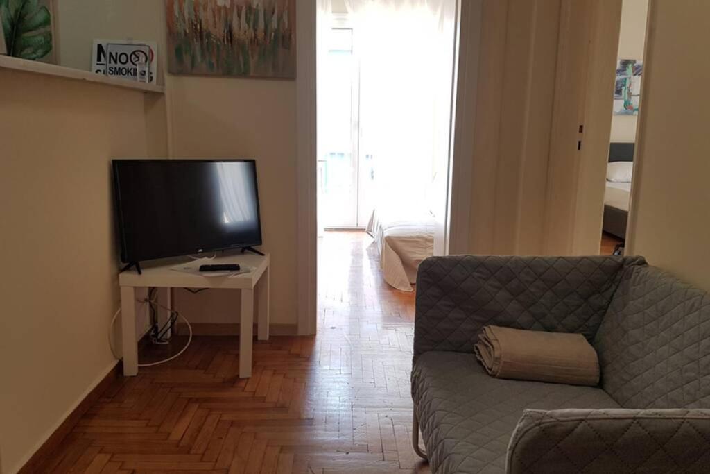 Blue Apartment - Athens Center, 4 BD, 2 BATH