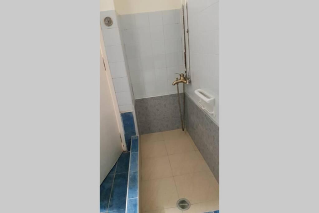 Blue Apartment - Athens Center, 4 BD, 2 BATH