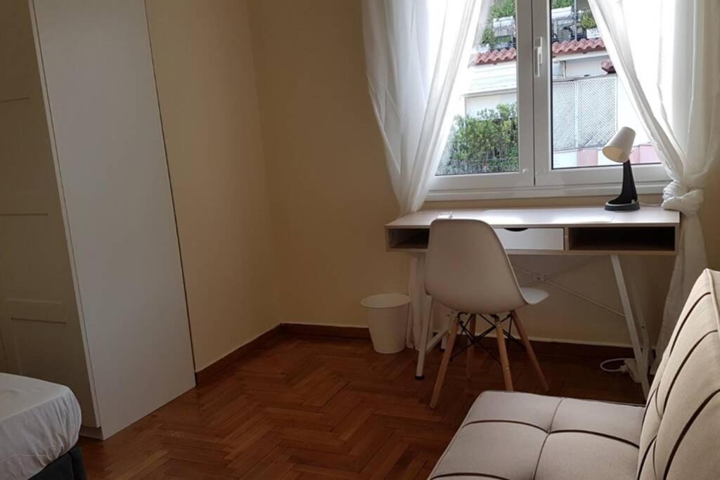 Blue Apartment - Athens Center, 4 BD, 2 BATH