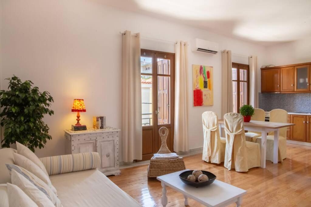 Seaview Stylish Flat in Andros - walk to beach