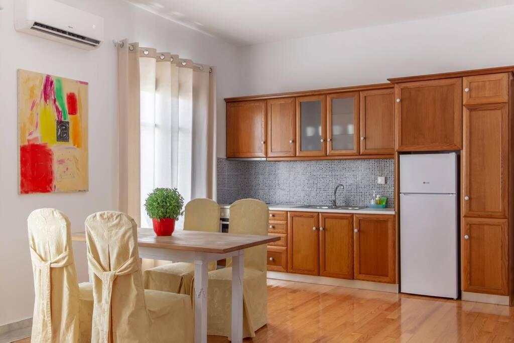 Seaview Stylish Flat in Andros - walk to beach