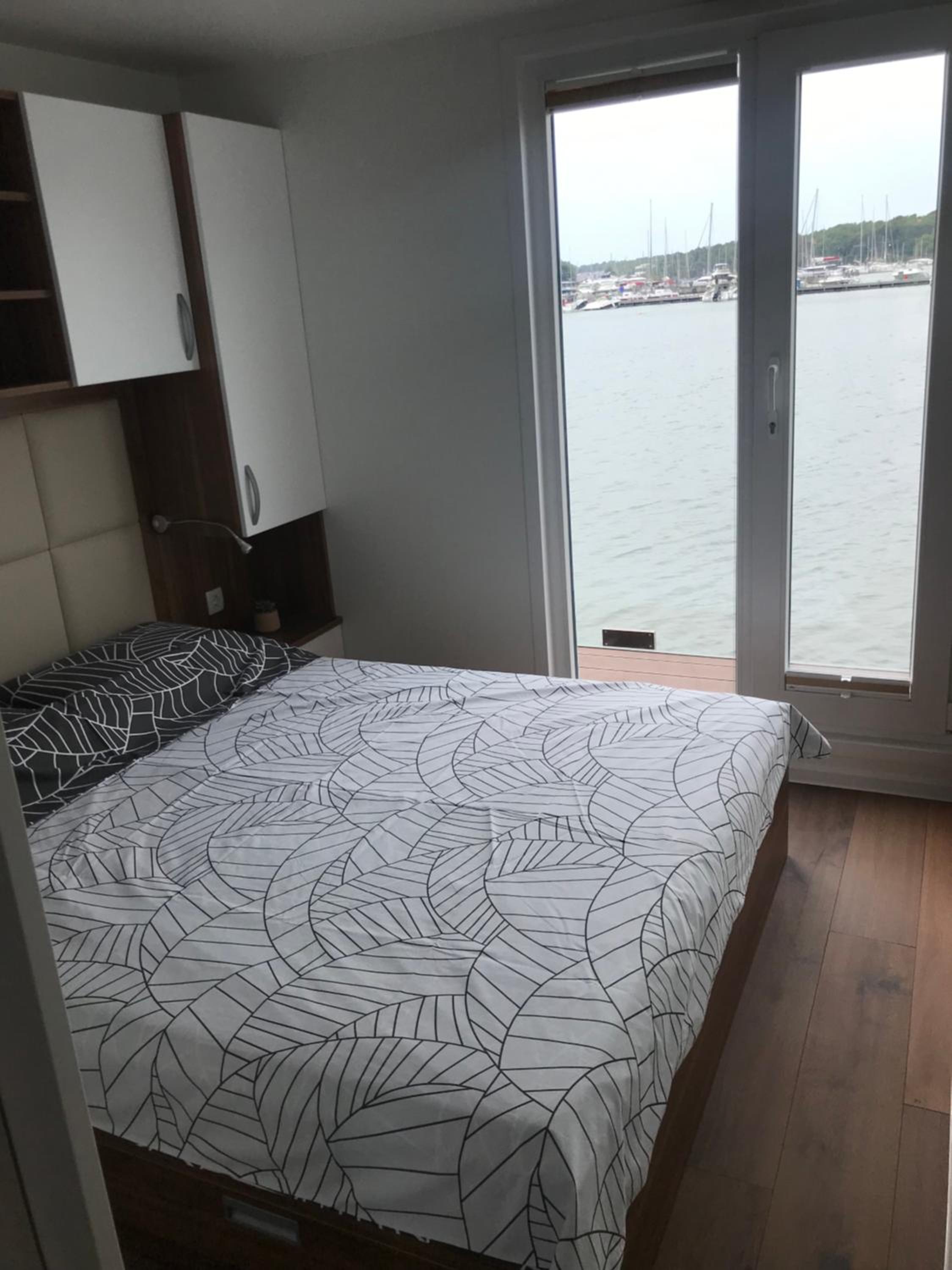 Floating House VARONI