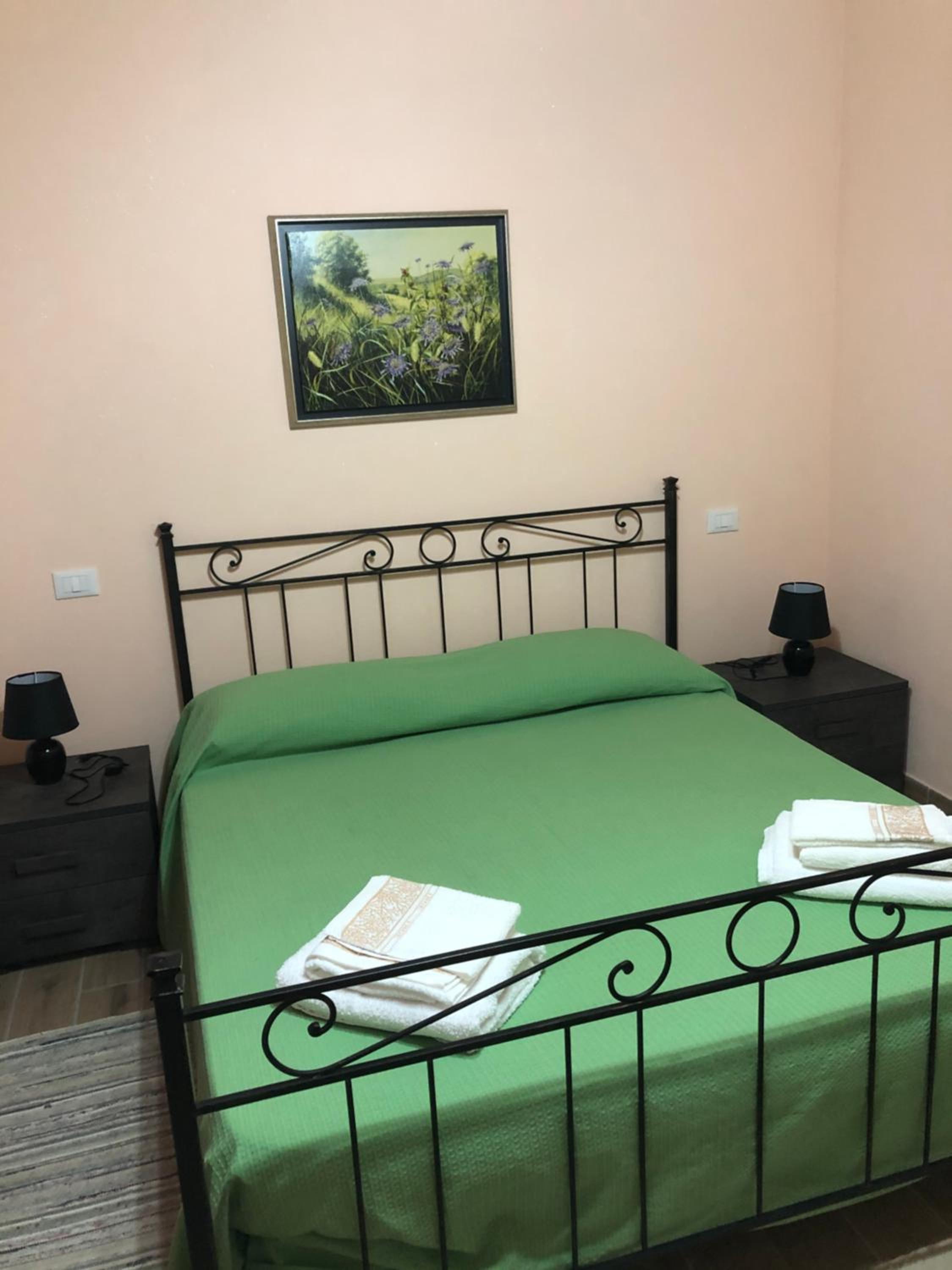 Basicò un balcone sul mare-Casa I CARRUGGI- Case vacanza Sicilia&Toscana-