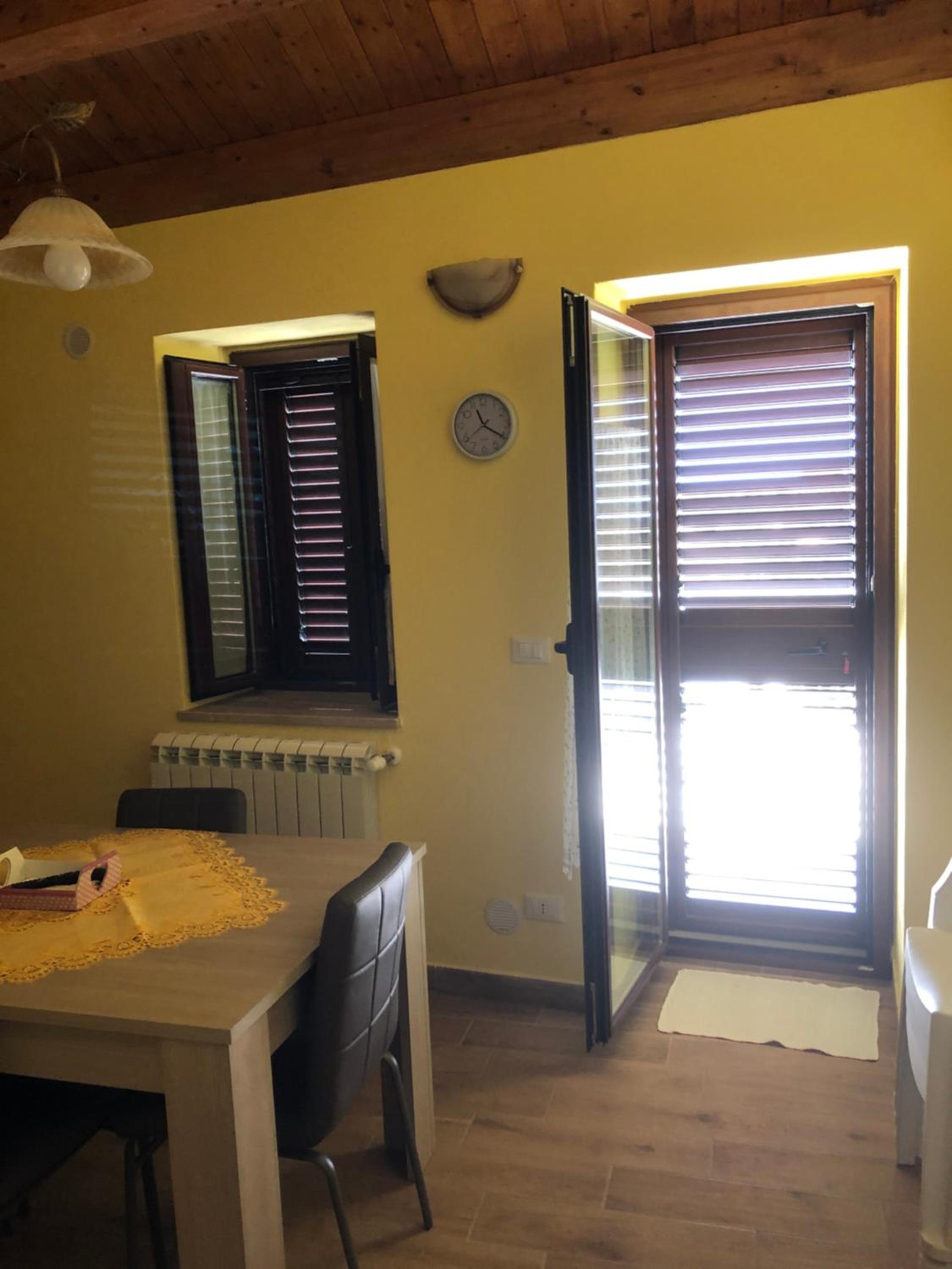 Basicò un balcone sul mare-Casa I CARRUGGI- Case vacanza Sicilia&Toscana-