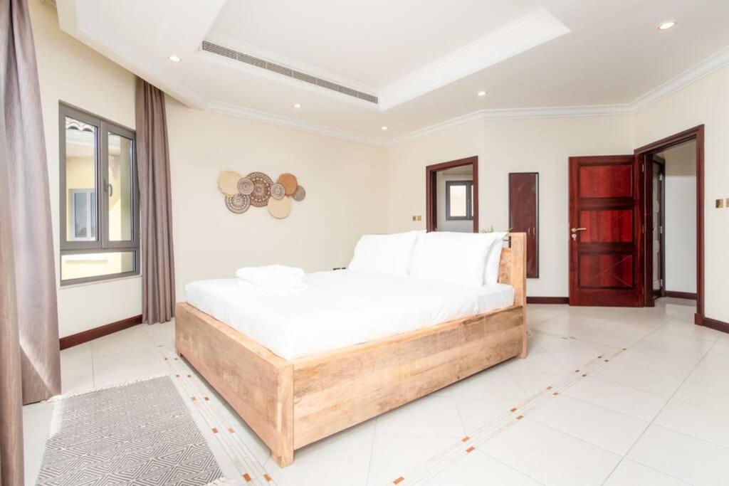 Villa Quinta on Palm Jumeirah - 5 BR + kids room