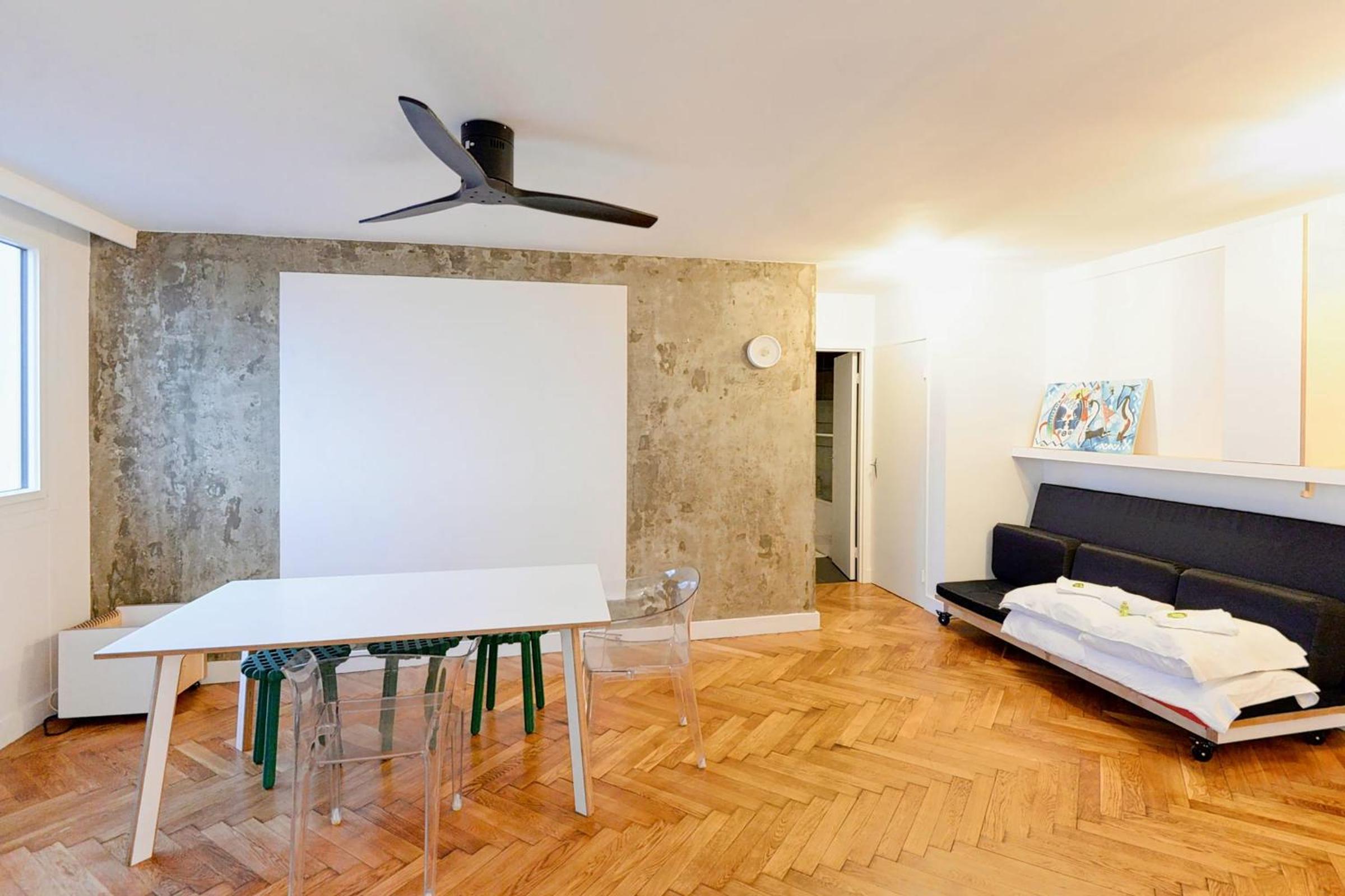 Apt In Height On The Canal View On All Paris