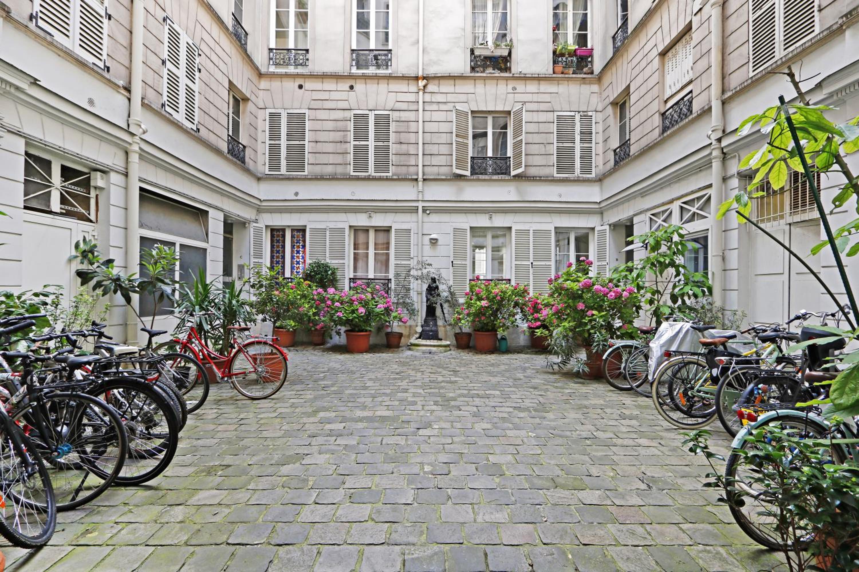 Pick A Flat's Apartment in Marais/Oberkampf - bvd du Temple