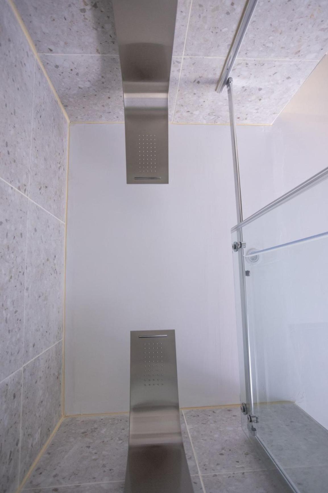 LES SUITES LOVE 1 SPA VUE MER PISCINe view 3
