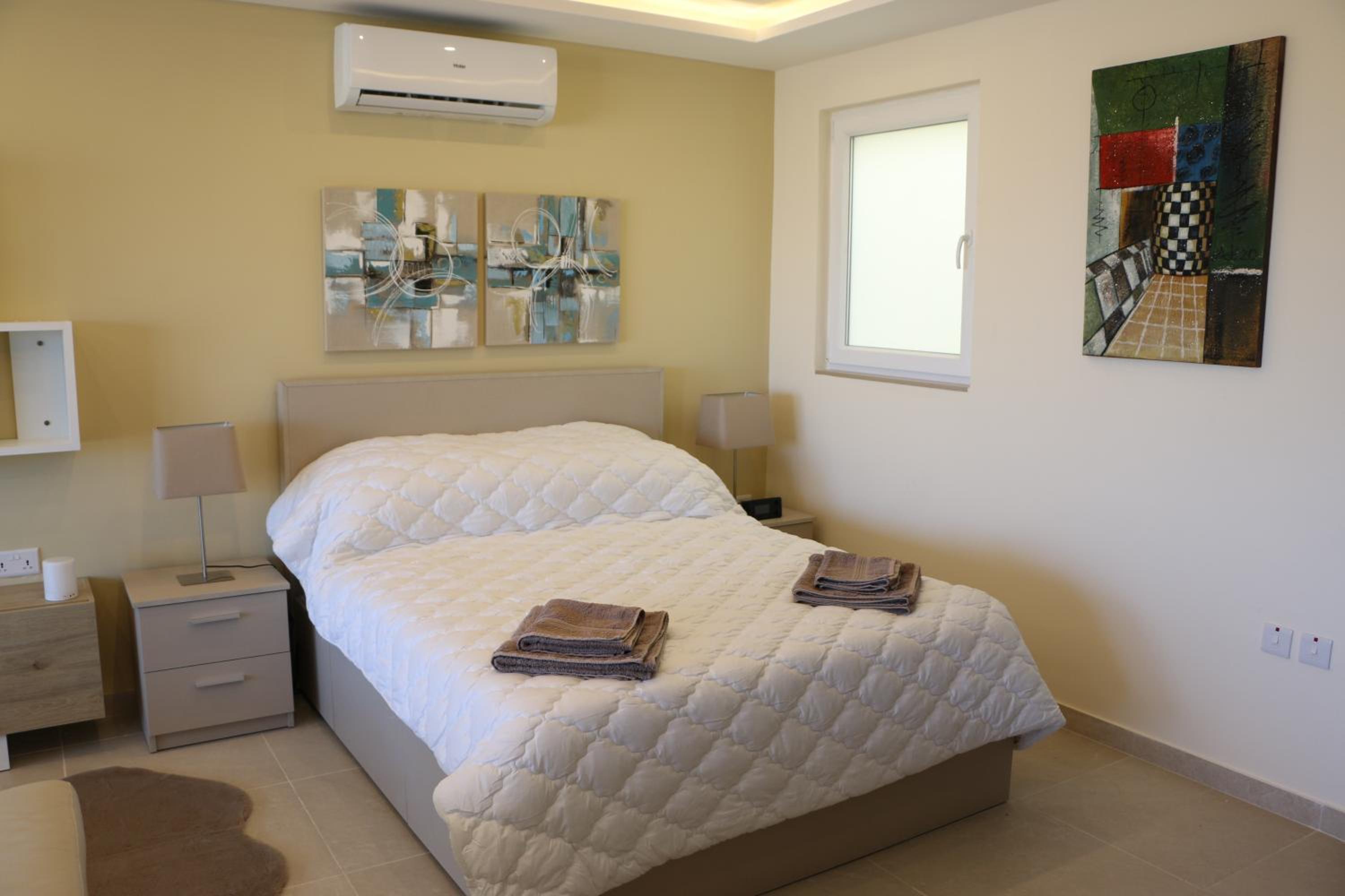 Wileg 4A Luxury Studio Apartment with Shared Swimming Pool. view 3