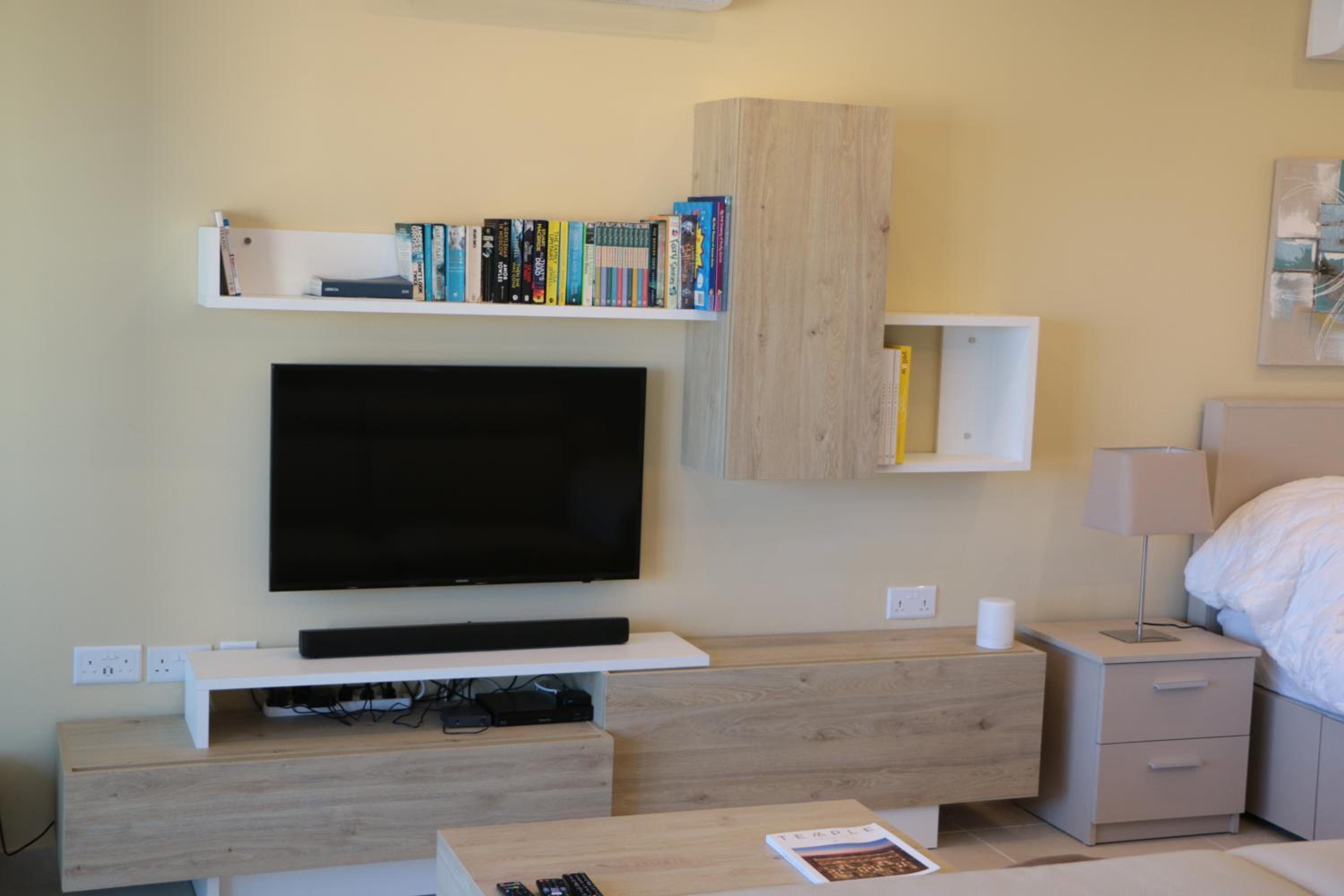 Wileg 4A Luxury Studio Apartment with Shared Swimming Pool. view 4