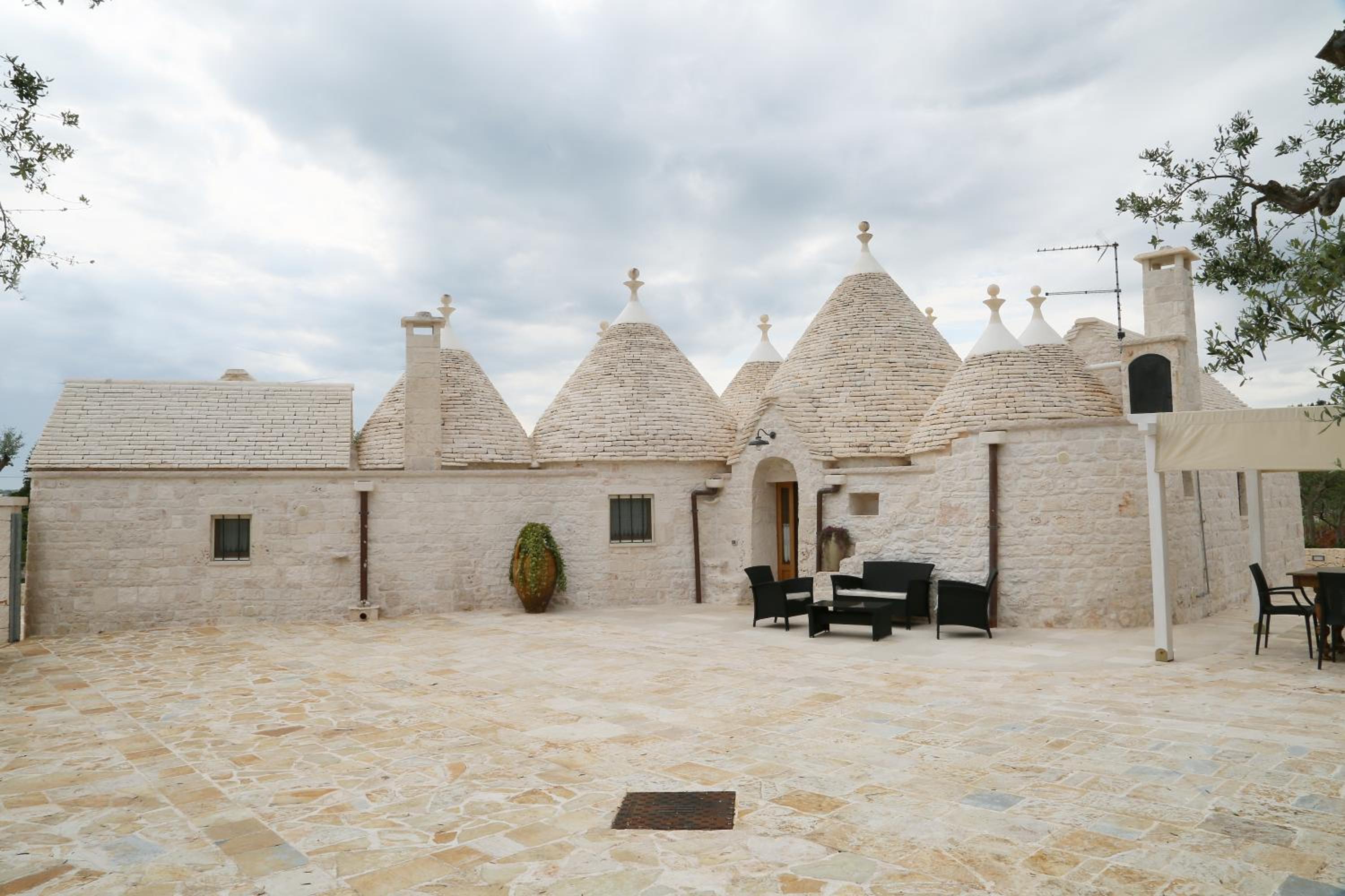 Trullo Montetrecarlini view 5