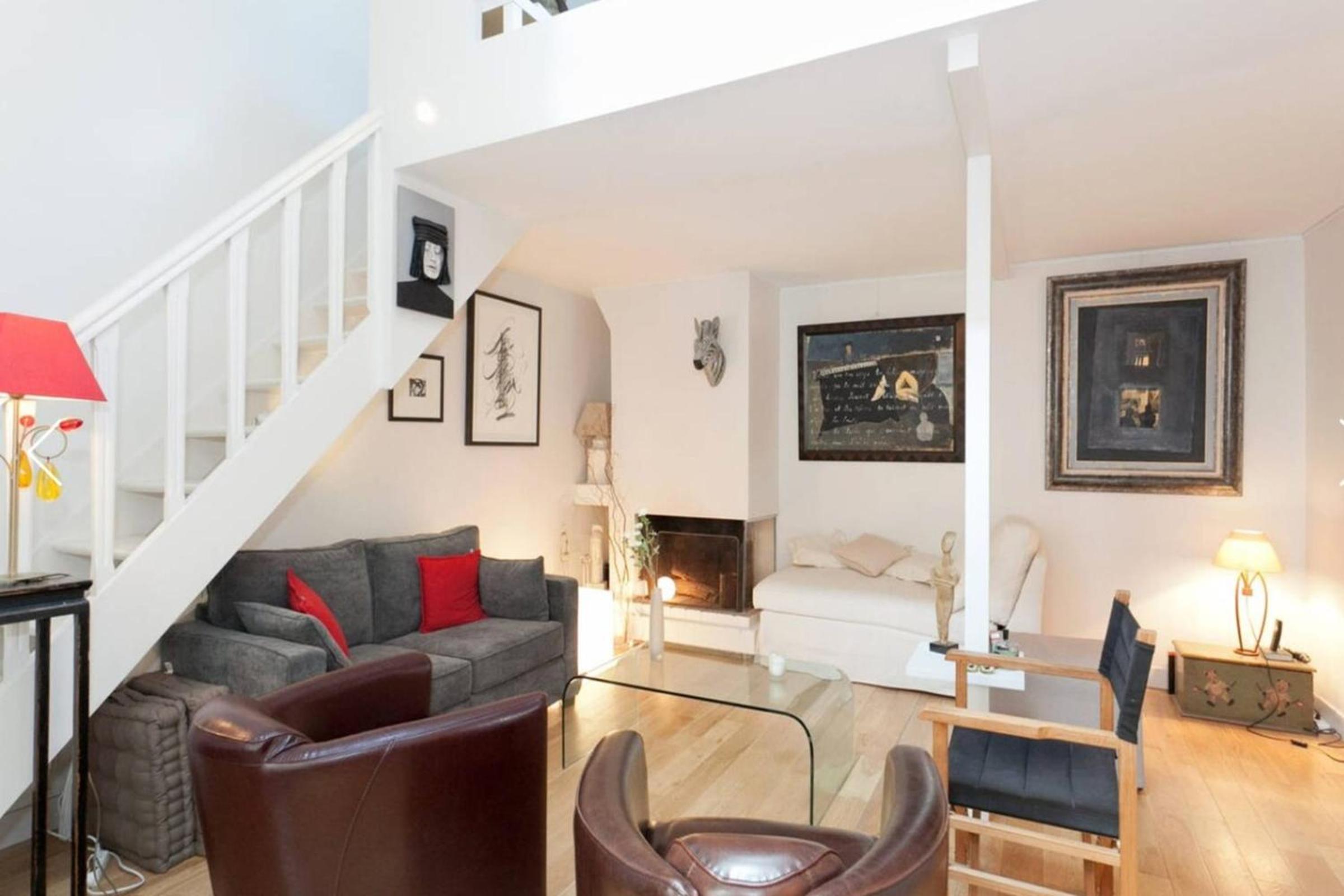 Beautiful 1 Bedroom Home In Paris
